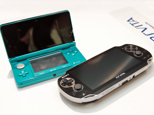imagem de Diferentes consoles portáteis (Nintendo 3DS e PlayStation Vita).